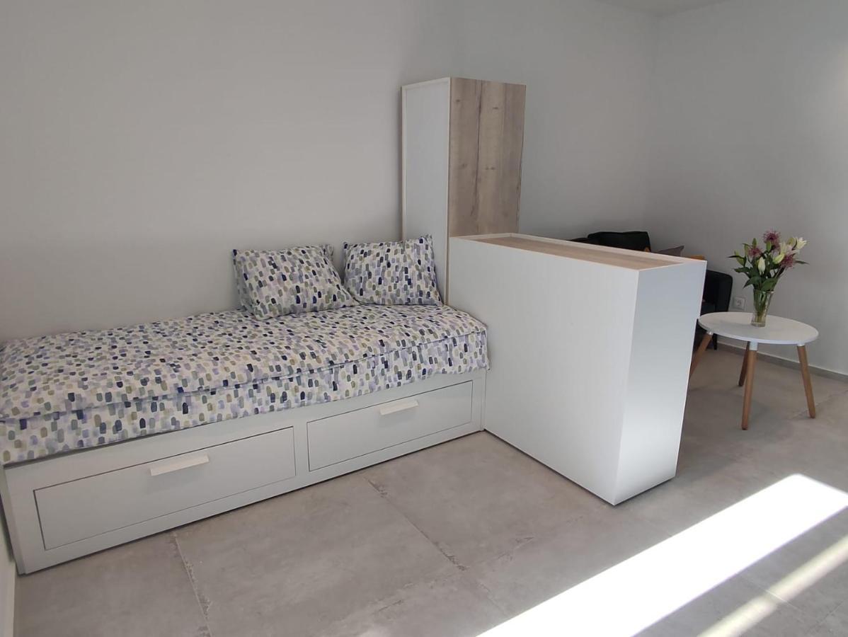 Studio Apartman Irma Cervar Porec Bagian luar foto