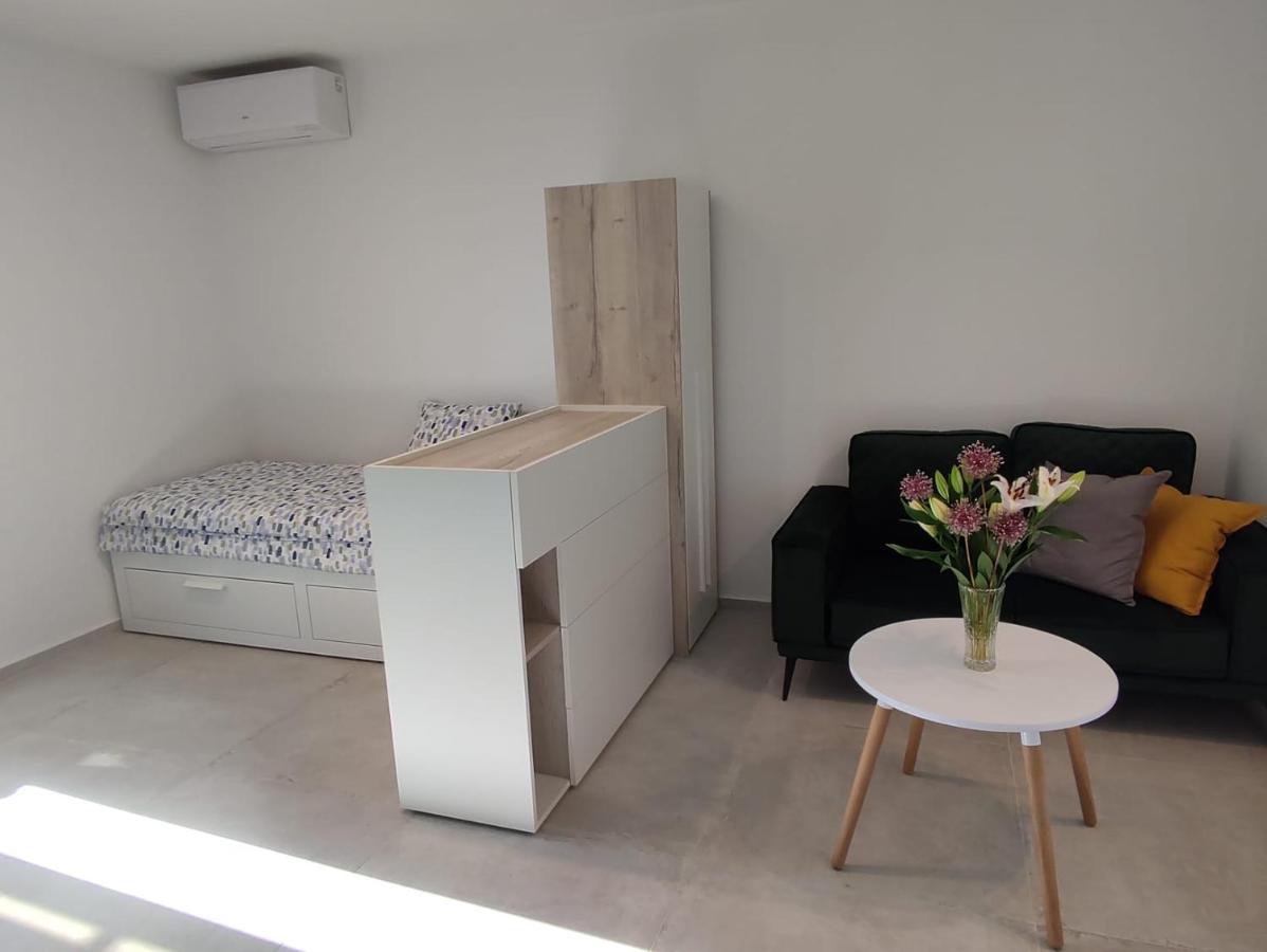 Studio Apartman Irma Cervar Porec Bagian luar foto