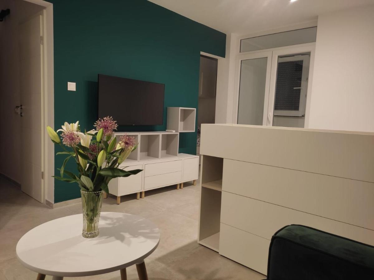 Studio Apartman Irma Cervar Porec Bagian luar foto