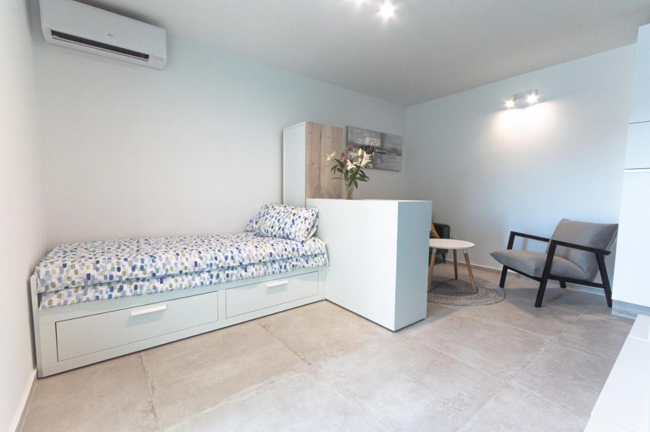 Studio Apartman Irma Cervar Porec Bagian luar foto