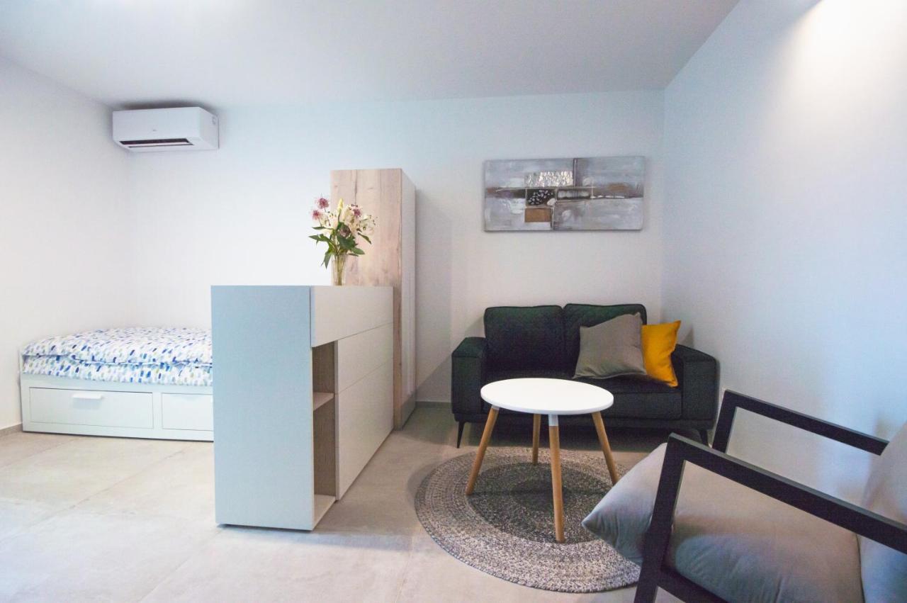 Studio Apartman Irma Cervar Porec Bagian luar foto