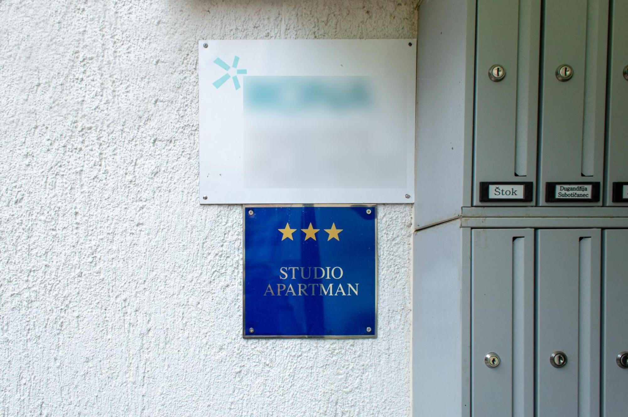 Studio Apartman Irma Cervar Porec Bagian luar foto